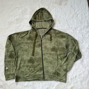 Itworks Confidence label “Flawed” green zip up